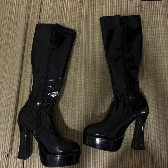 Patent Leather GoGo Platforom Boots - Picture 5 of 6